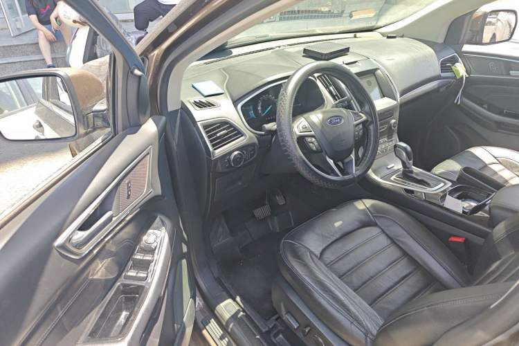Used Ford Edge 2016 EcoBoost 245 Two-Wheel-Drive Titanium 7-Seater Driver Seat