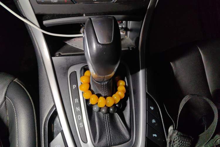 Used Ford Edge 2016 EcoBoost 245 Four-Wheel Drive Titanium 7-Seater Gear Lever