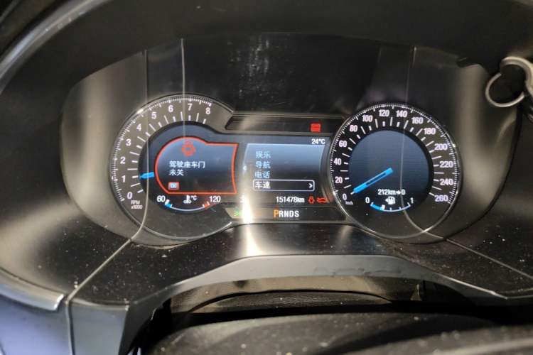 Used Ford Edge 2016 EcoBoost 245 Four-Wheel Drive Titanium 7-Seater Instrument Cluster