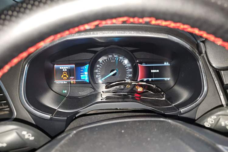Used Ford Edge 2016 EcoBoost 245 Two-Wheel-Drive Titanium 7-Seater Instrument Cluster