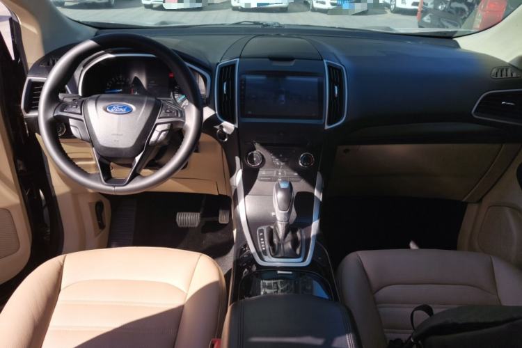 Used Ford Edge 2016 EcoBoost 245 Two-Wheel-Drive Titanium 5-Seater Interior 2