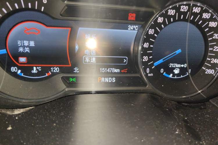 Used Ford Edge 2016 EcoBoost 245 Four-Wheel Drive Titanium 7-Seater Odometer Close Up