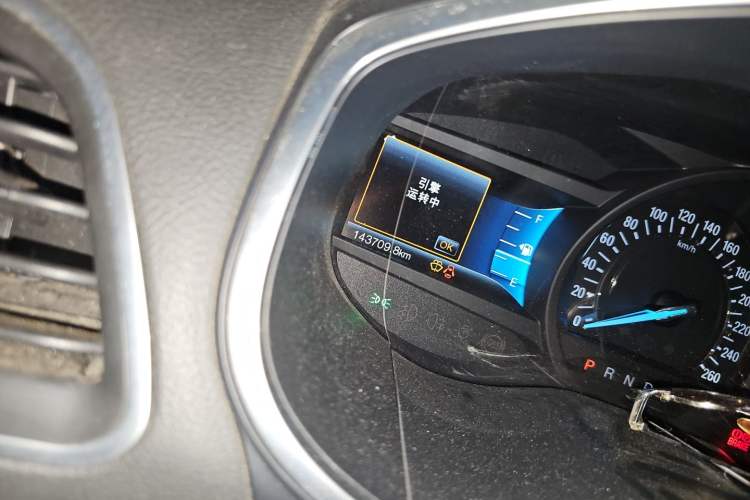 Used Ford Edge 2016 EcoBoost 245 Two-Wheel-Drive Titanium 7-Seater Odometer Close Up