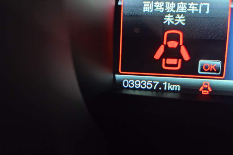 Used Ford Edge 2016 EcoBoost 245 Two-Wheel-Drive Titanium 7-Seater Odometer Close Up