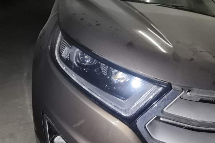 Used Ford Edge 2016 EcoBoost 245 Two-Wheel-Drive Titanium 7-Seater Right Front Headlight