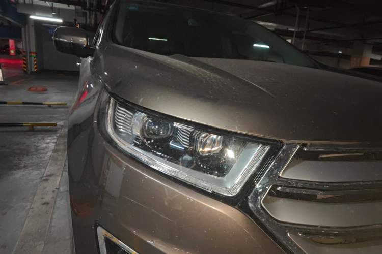 Used Ford Edge 2016 EcoBoost 245 Two-Wheel-Drive Titanium 7-Seater Right Front Headlight
