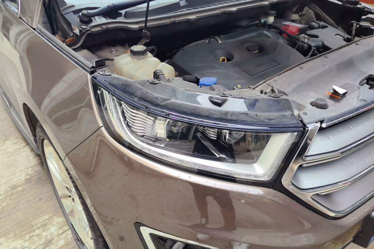 Used Ford Edge 2016 EcoBoost 245 Four-Wheel Drive Titanium 7-Seater Right Front Headlight