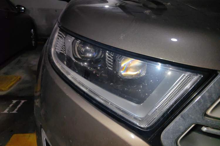 Used Ford Edge 2016 EcoBoost 245 Four-Wheel Drive Titanium 7-Seater Right Front Headlight