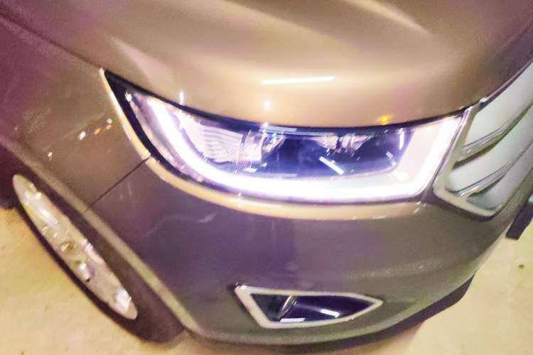 Used Ford Edge 2016 EcoBoost 245 Two-Wheel-Drive Titanium 7-Seater Right Front Headlight
