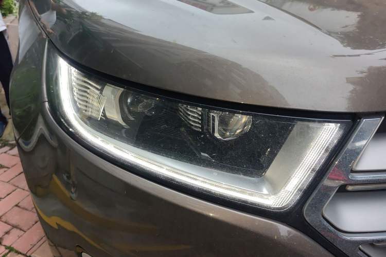 Used Ford Edge 2016 EcoBoost 245 Four-Wheel Drive Titanium Edition 7-Seater Right Front Headlight