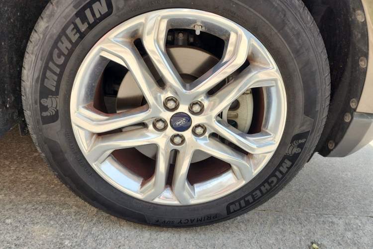 Used Ford Edge 2016 EcoBoost 245 Two-Wheel-Drive Titanium 7-Seater Right Front Wheel Hub