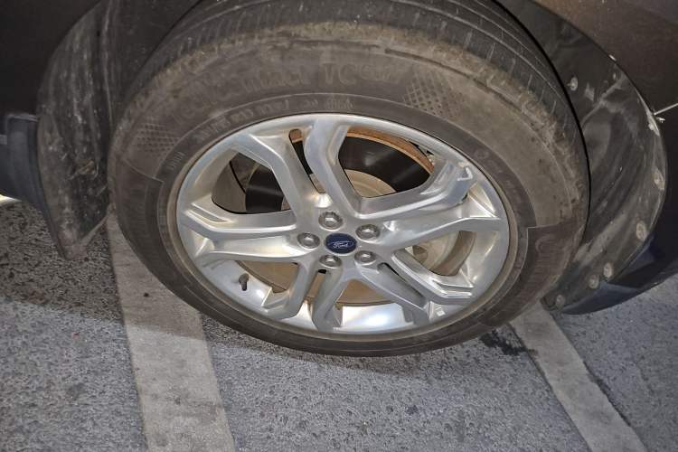 Used Ford Edge 2016 EcoBoost 245 Two-Wheel-Drive Titanium 7-Seater Right Front Wheel Hub