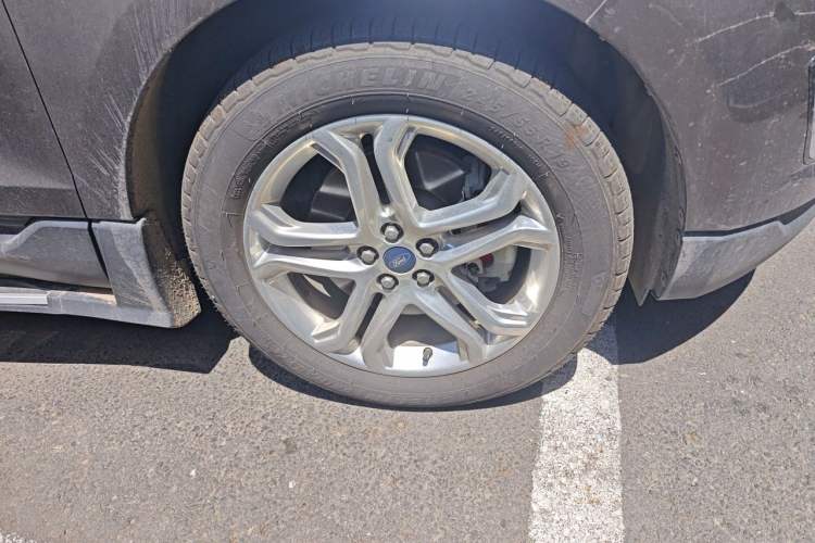 Used Ford Edge 2016 EcoBoost 245 Two-Wheel-Drive Titanium 7-Seater Right Front Wheel Hub