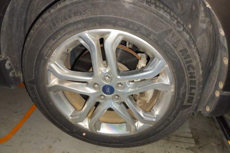 Used Ford Edge 2016 EcoBoost 245 Two-Wheel-Drive Titanium 7-Seater Right Front Wheel Hub