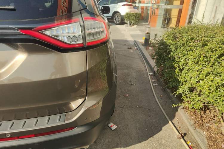 Used Ford Edge 2016 EcoBoost 245 Two-Wheel-Drive Titanium 5-Seater Right Rear Taillight