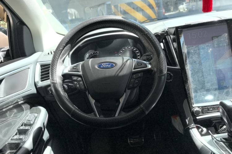 Used Ford Edge 2016 EcoBoost 245 Four-Wheel Drive Titanium 7-Seater Steering Wheel