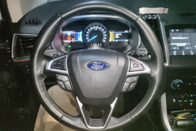 Used Ford Edge 2016 EcoBoost 245 Two-Wheel-Drive Titanium 7-Seater Steering Wheel