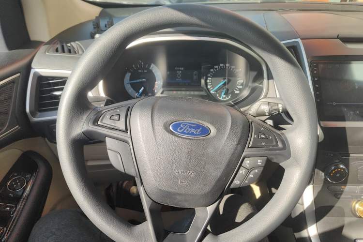 Used Ford Edge 2016 EcoBoost 245 Two-Wheel-Drive Titanium 5-Seater Steering Wheel