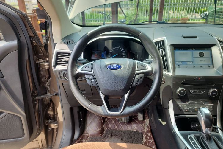 Used Ford Edge 2016 EcoBoost 245 Two-Wheel-Drive Titanium 7-Seater Steering Wheel