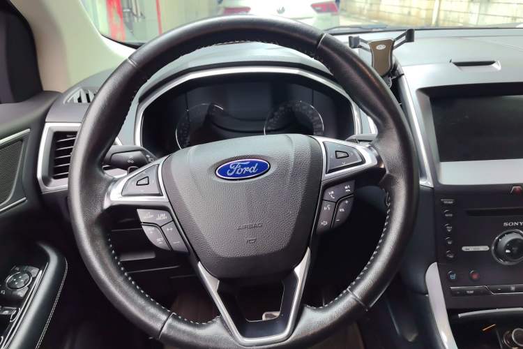 Used Ford Edge 2016 EcoBoost 245 Four-Wheel Drive Titanium 7-Seater Steering Wheel