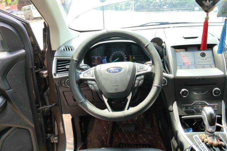 Used Ford Edge 2016 EcoBoost 245 Two-Wheel-Drive Titanium 7-Seater Steering Wheel