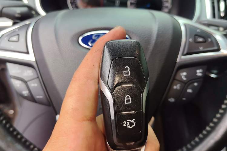 Used Ford Edge 2016 EcoBoost 245 Four-Wheel Drive Titanium 7-Seater Vehicle Key