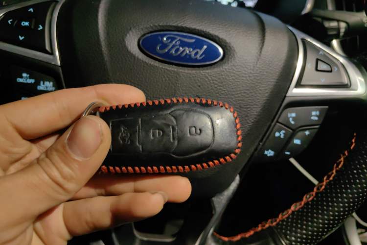 Used Ford Edge 2016 EcoBoost 245 Four-Wheel Drive Titanium 7-Seater Vehicle Key