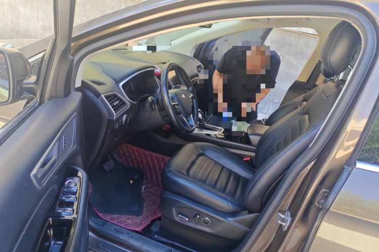 Used Ford Edge 2016 EcoBoost 245 Two-Wheel-Drive Titanium 7-Seater Left Front Seat