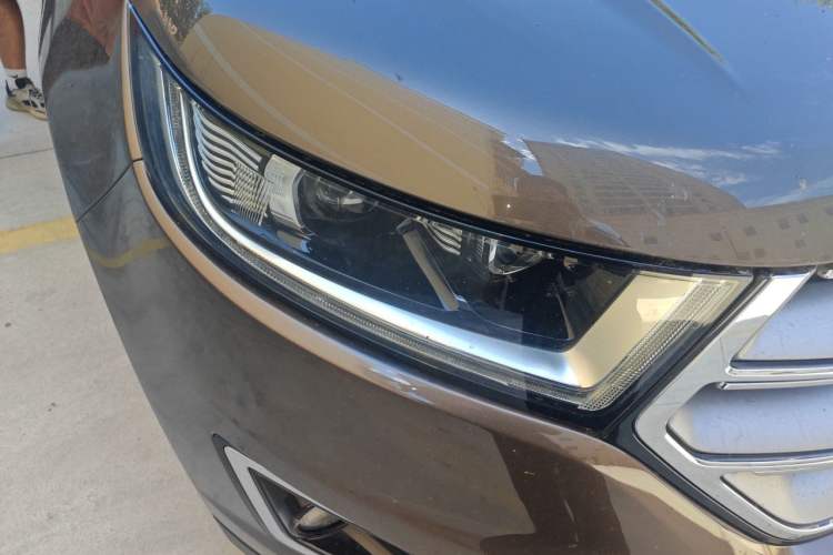 Used Ford Edge 2016 EcoBoost 245 Two-Wheel-Drive Titanium 7-Seater Right Front Headlight