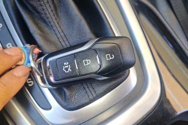 Used Ford Edge 2016 EcoBoost 245 Two-Wheel-Drive Titanium 7-Seater Vehicle Key