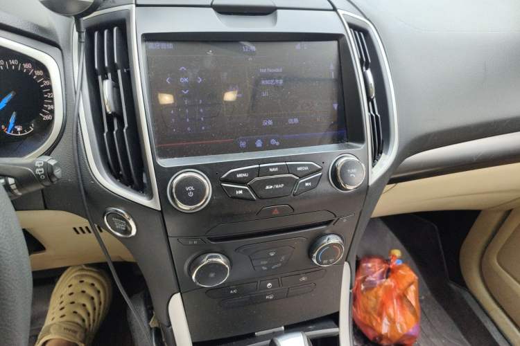 Used Ford Edge 2016 EcoBoost 245 Two-Wheel-Drive Titanium 5-Seater Audio And AC Panel