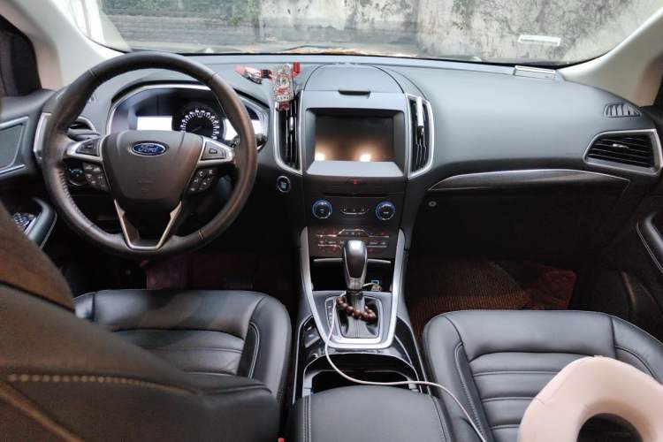 Used Ford Edge 2016 EcoBoost 245 Four-Wheel Drive Titanium Edition 7-Seater Center Console