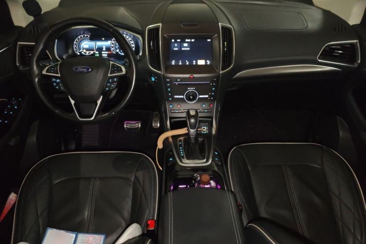Used Ford Edge 2016 EcoBoost 330 V6 Four-Wheel-Drive Flagship Model with 7 Seats Center Console