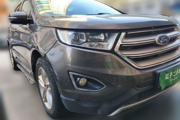 Used Ford Edge 2016 EcoBoost 245 Two-Wheel-Drive Platinum Edition 7-Seater Front Right 45 Deg