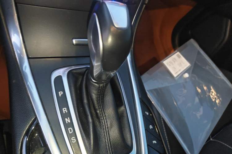 Used Ford Edge 2016 EcoBoost 245 Four-Wheel Drive Titanium 7-Seater Gear Lever