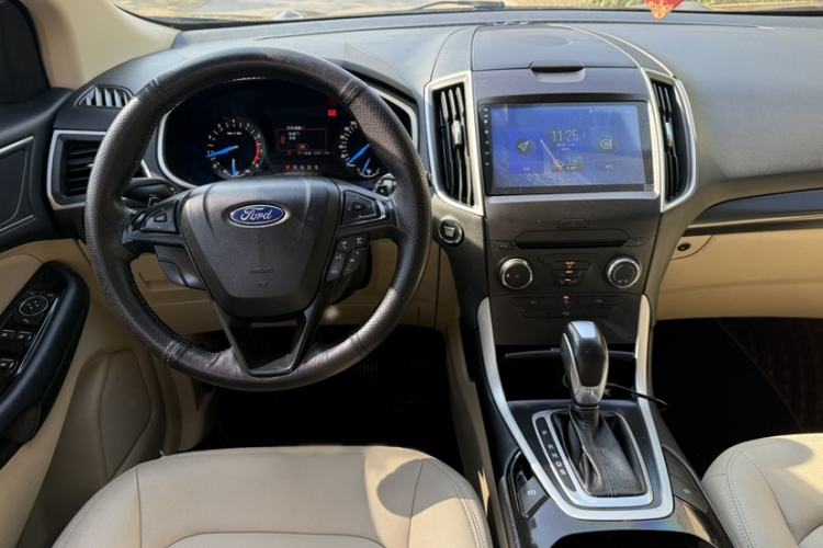 Used Ford Edge 2016 EcoBoost 245 Two-Wheel-Drive Titanium 5-Seater Interior 3