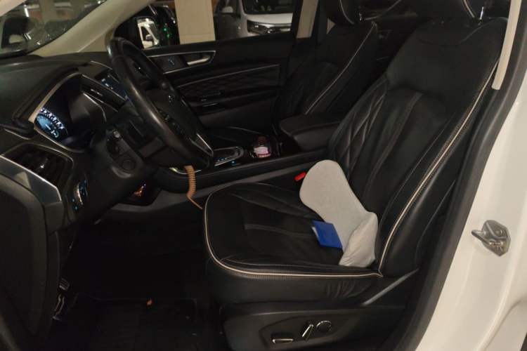Used Ford Edge 2016 EcoBoost 330 V6 Four-Wheel-Drive Flagship Model with 7 Seats Left Front Seat
