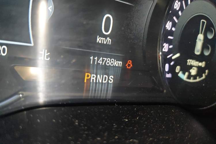 Used Ford Edge 2016 EcoBoost 245 Four-Wheel Drive Titanium 7-Seater Odometer Close Up