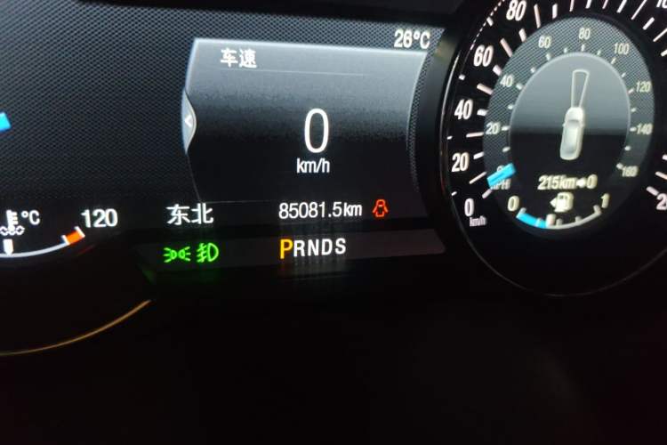 Used Ford Edge 2016 EcoBoost 330 V6 Four-Wheel-Drive Flagship Model with 7 Seats Odometer Close Up
