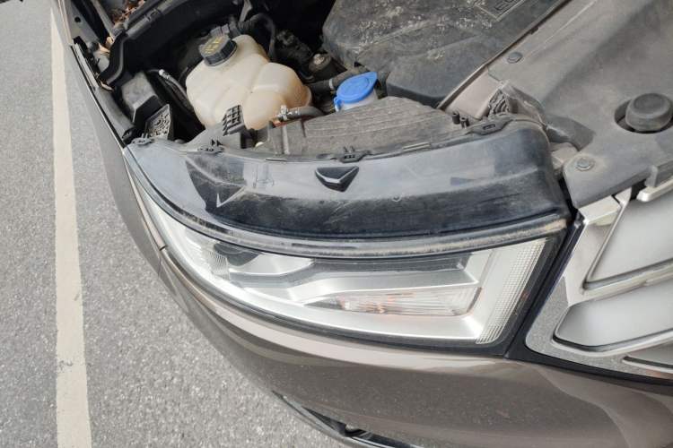 Used Ford Edge 2016 EcoBoost 245 Two-Wheel-Drive Titanium 5-Seater Right Front Headlight