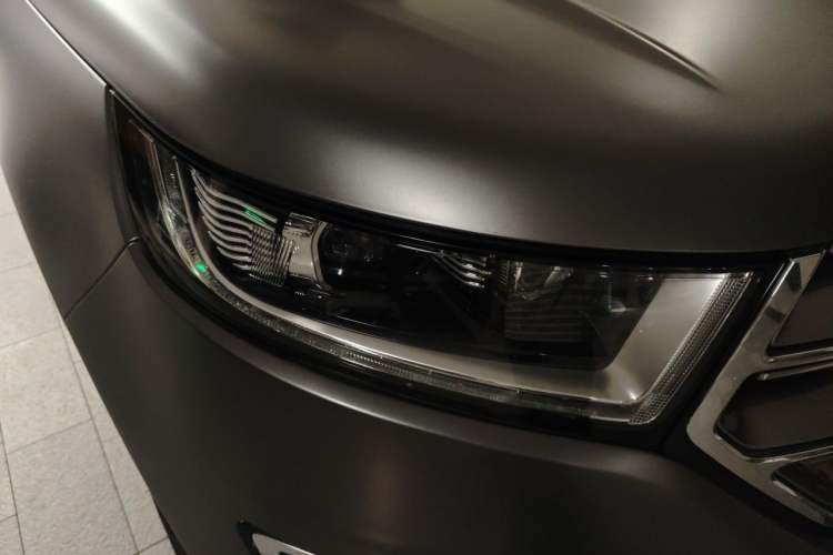 Used Ford Edge 2016 EcoBoost 330 V6 Four-Wheel-Drive Flagship Model with 7 Seats Right Front Headlight