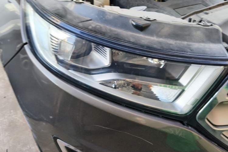 Used Ford Edge 2016 EcoBoost 245 Two-Wheel-Drive Platinum Edition 7-Seater Right Front Headlight