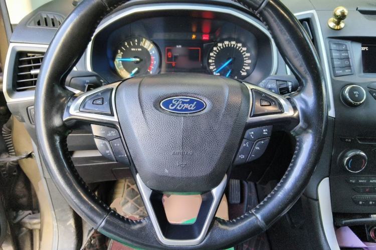 Used Ford Edge 2016 EcoBoost 245 Two-Wheel-Drive Platinum Edition 7-Seater Steering Wheel