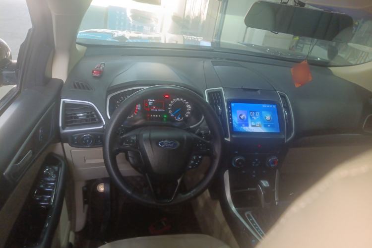 Used Ford Edge 2016 EcoBoost 245 Two-Wheel-Drive Titanium 5-Seater Steering Wheel