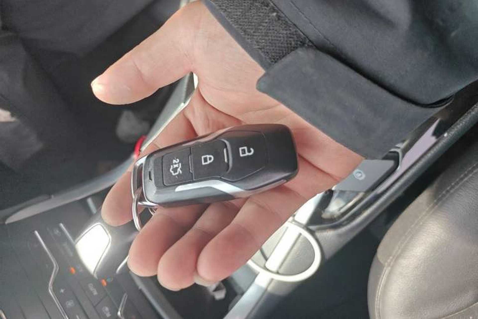 Used Ford Edge 2016 EcoBoost 245 Four-Wheel Drive Titanium Edition 7-Seater Vehicle Key