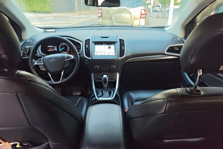 Used Ford Edge 2016 EcoBoost 245 Two-Wheel-Drive Titanium 7-Seater Center Console