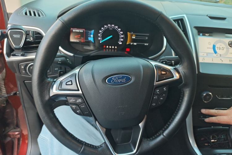 Used Ford Edge 2016 EcoBoost 245 Two-Wheel-Drive Titanium 7-Seater Steering Wheel