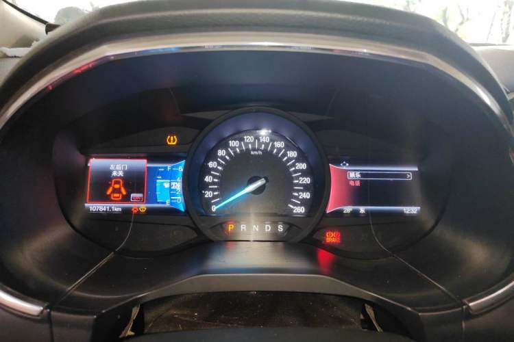 Used Ford Edge 2016 EcoBoost 245 Two-Wheel-Drive Titanium 7-Seater Instrument Cluster