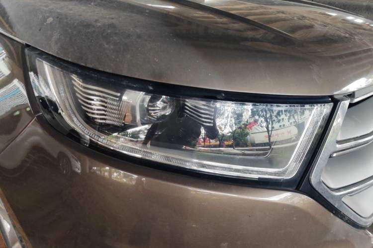 Used Ford Edge 2016 EcoBoost 245 Two-Wheel-Drive Titanium 7-Seater Right Front Headlight