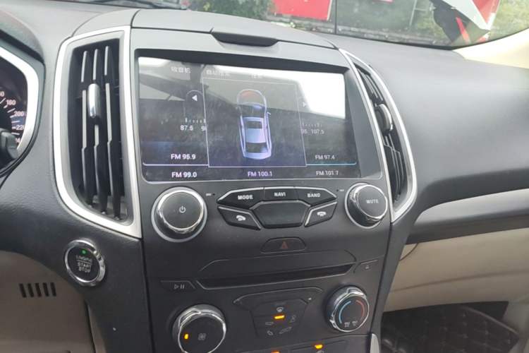 Used Ford Edge 2016 EcoBoost 245 Two-Wheel-Drive Titanium 5-Seater Audio And AC Panel